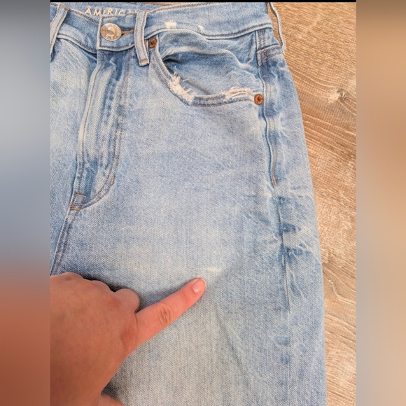 American Eagle High Rise Baggy Straight Leg Light Wash Jeans Size 4 Short - Picture 12 of 12